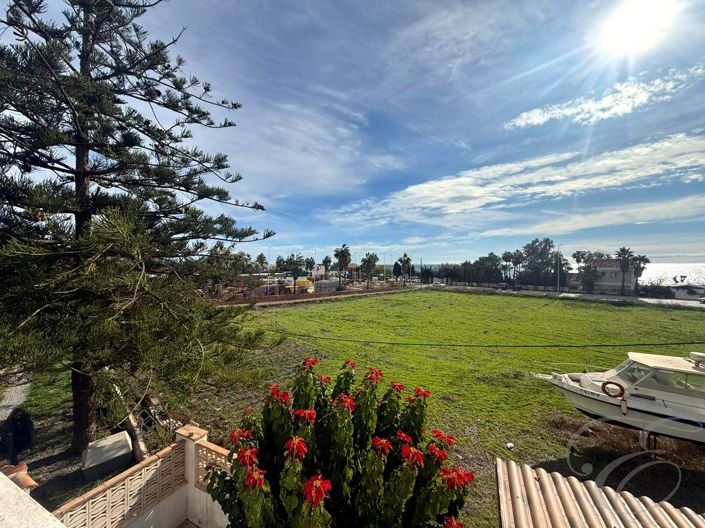 Image No.10-2 Bed Property for sale