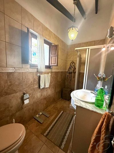 Image No.8-Propriété de 4 chambres à vendre à Lagos