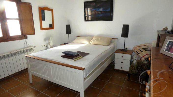 Image No.13-7 Bed Property for sale