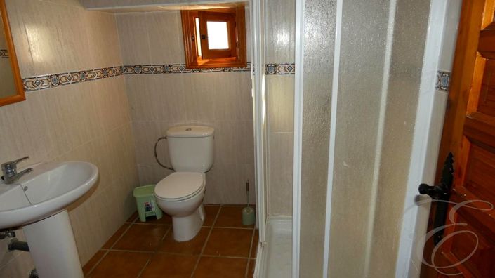 Image No.14-7 Bed Property for sale