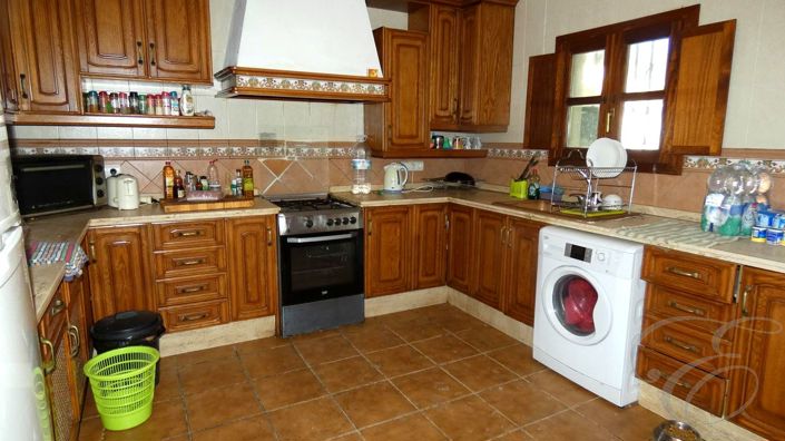 Image No.6-7 Bed Property for sale