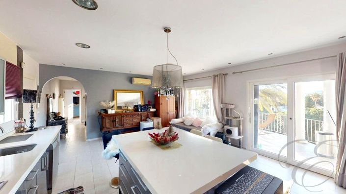 Image No.3-Propriété de 4 chambres à vendre à Benajarafe