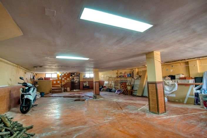 Image No.10-4 Bed Property for sale