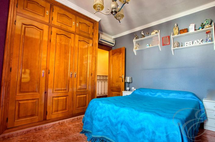 Image No.19-4 Bed Property for sale