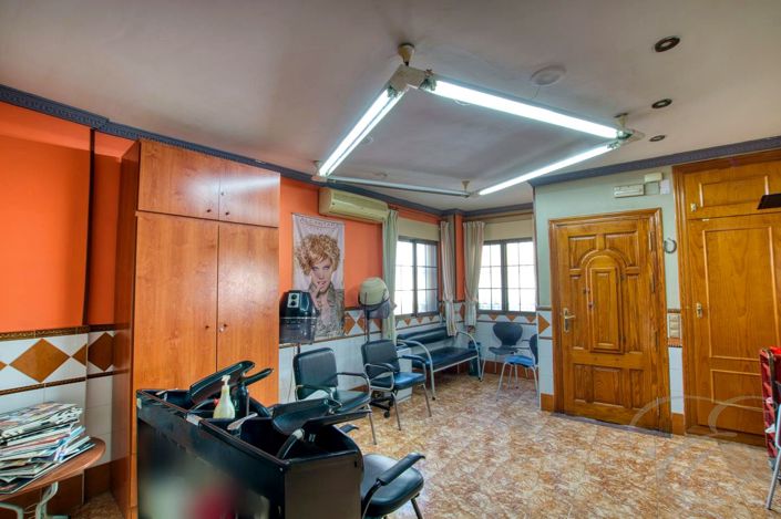 Image No.4-4 Bed Property for sale