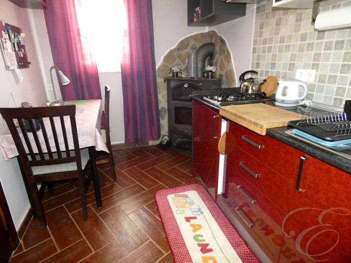 Image No.12-3 Bed Property for sale