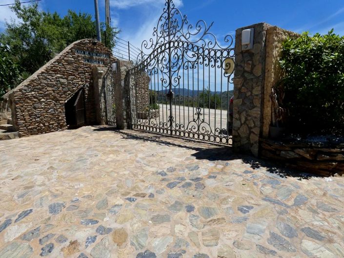 Image No.29-3 Bed Property for sale