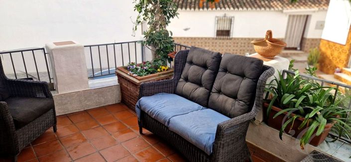 Image No.11-3 Bed Property for sale