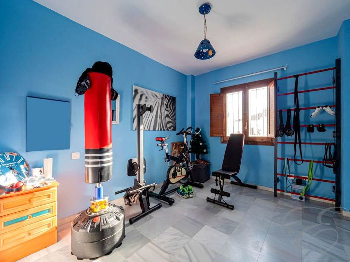 Image No.13-5 Bed Property for sale