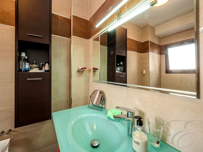 Image No.15-5 Bed Property for sale