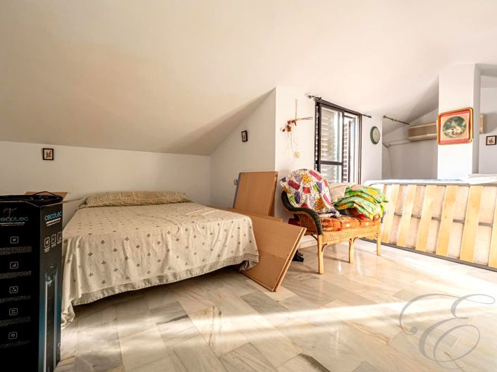 Image No.17-5 Bed Property for sale