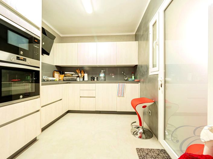 Image No.5-5 Bed Property for sale