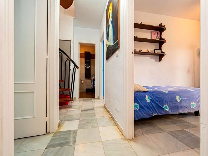 Image No.8-5 Bed Property for sale