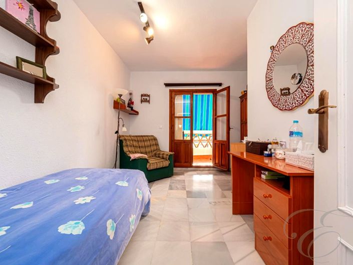 Image No.9-5 Bed Property for sale