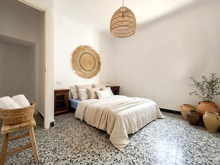 Image No.7-2 Bed Property for sale