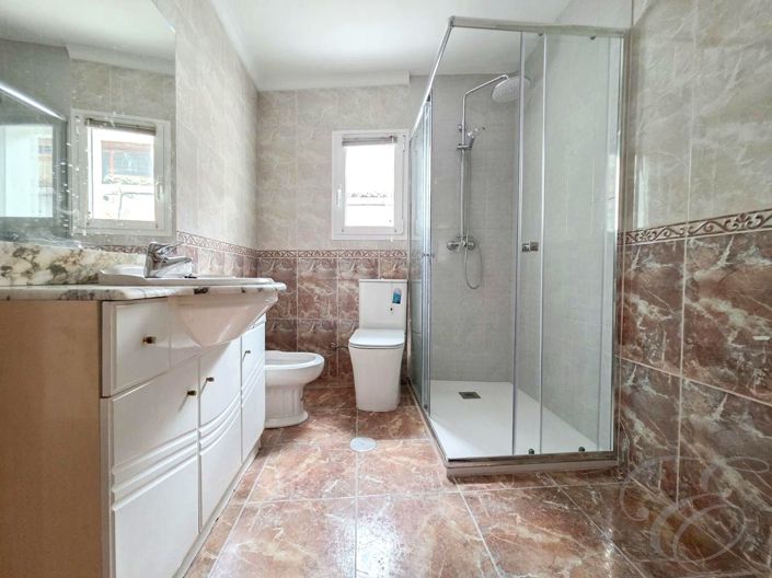 Image No.8-2 Bed Property for sale