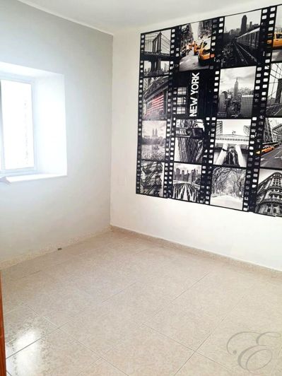 Image No.12-3 Bed Property for sale