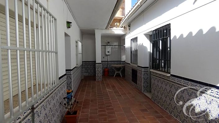 Image No.11-14 Bed Property for sale