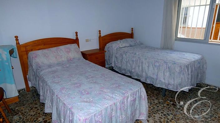 Image No.5-14 Bed Property for sale