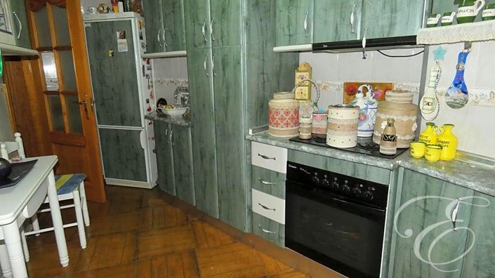 Image No.12-9 Bed Property for sale