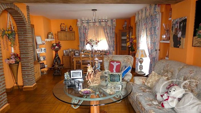 Image No.13-9 Bed Property for sale