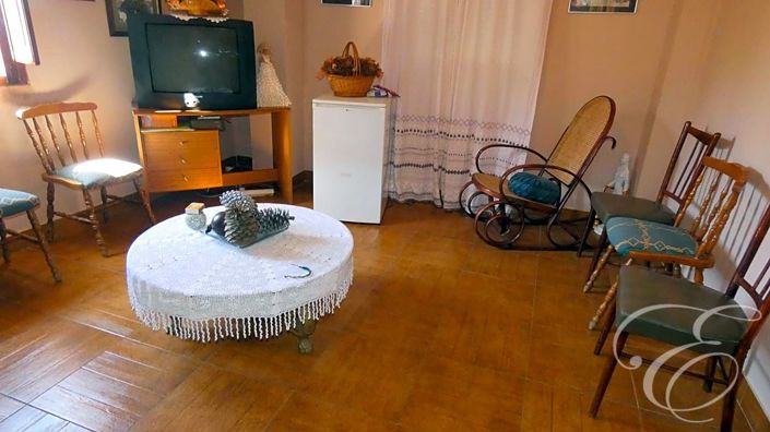 Image No.14-9 Bed Property for sale