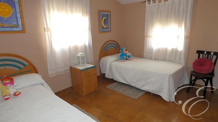 Image No.15-9 Bed Property for sale