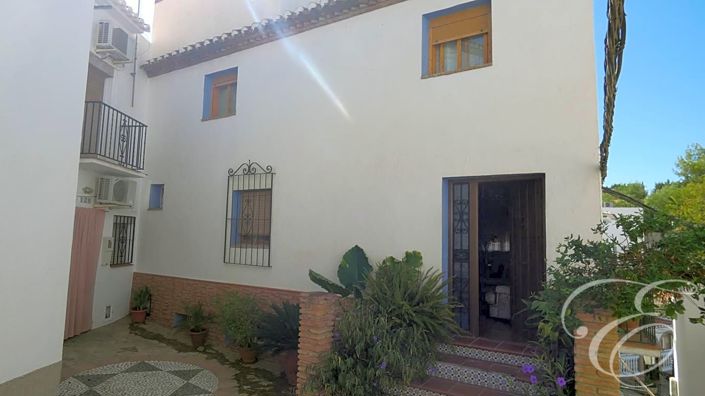 Image No.19-9 Bed Property for sale