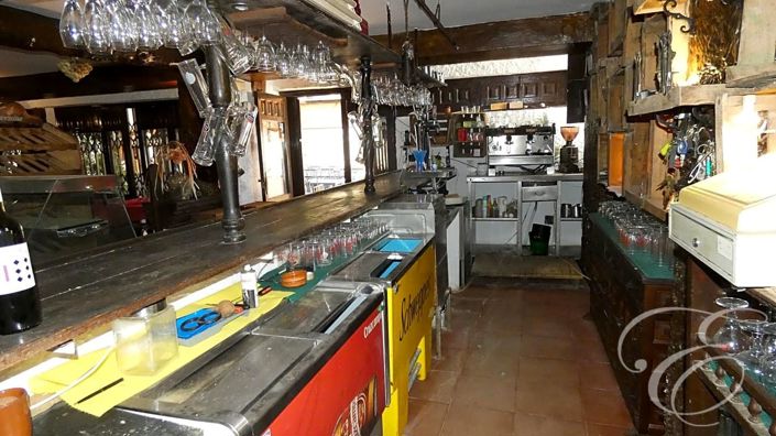 Image No.7-9 Bed Property for sale