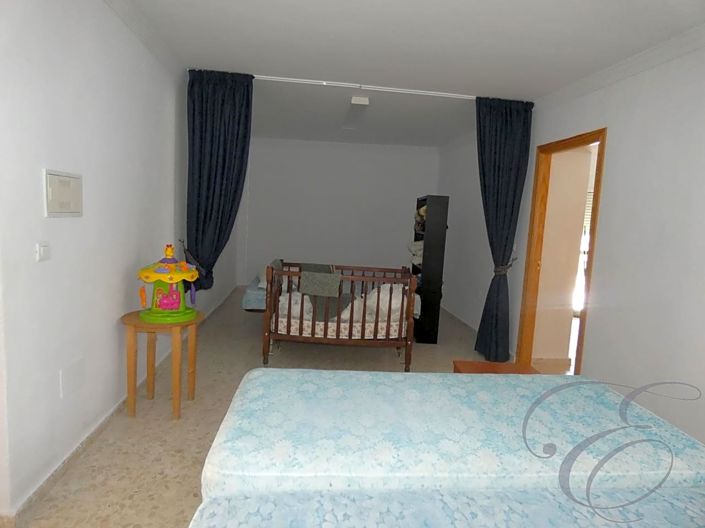 Image No.17-10 Bed Property for sale