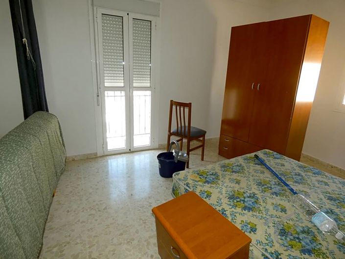 Image No.19-10 Bed Property for sale