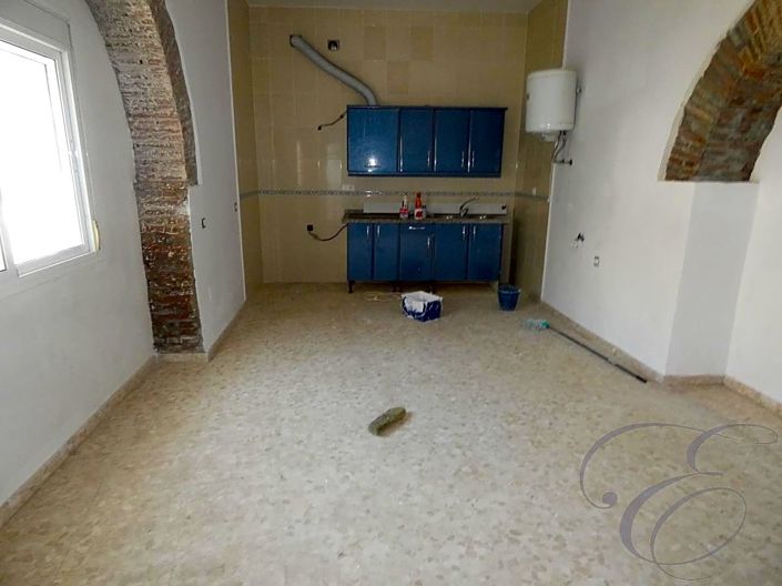 Image No.22-10 Bed Property for sale