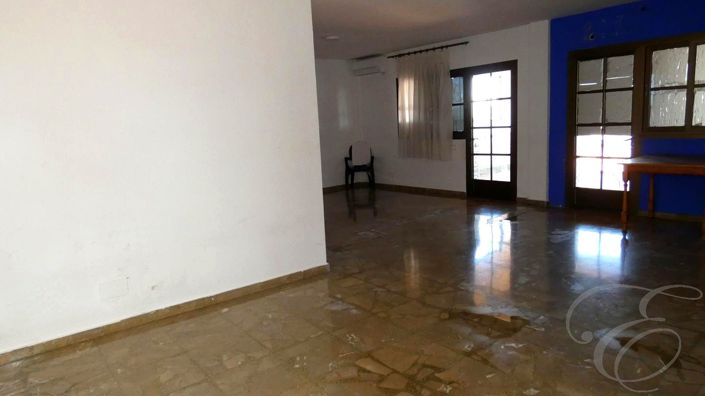 Image No.15-7 Bed Property for sale