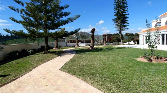 Image No.18-7 Bed Property for sale