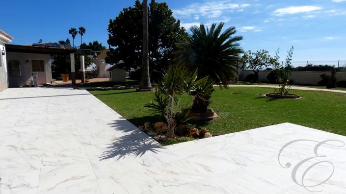 Image No.19-7 Bed Property for sale