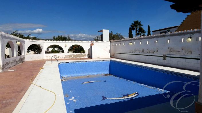 Image No.20-7 Bed Property for sale