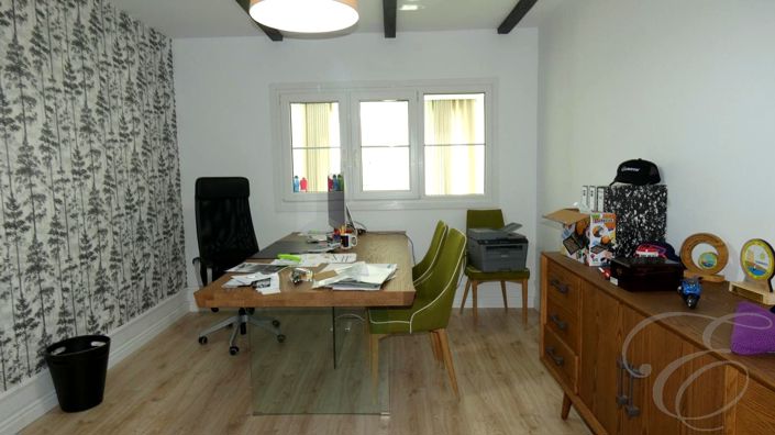 Image No.9-7 Bed Property for sale