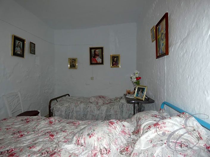 Image No.8-4 Bed Property for sale