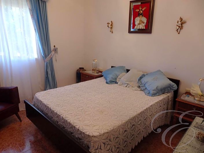 Image No.10-9 Bed Property for sale