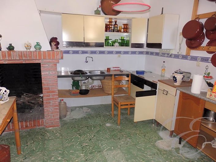 Image No.12-9 Bed Property for sale