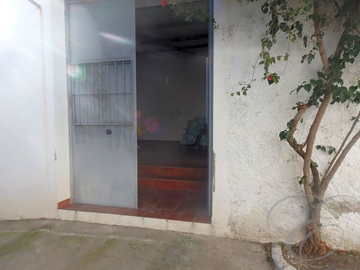 Image No.17-9 Bed Property for sale