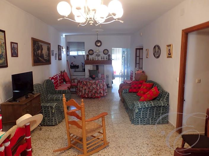 Image No.4-9 Bed Property for sale