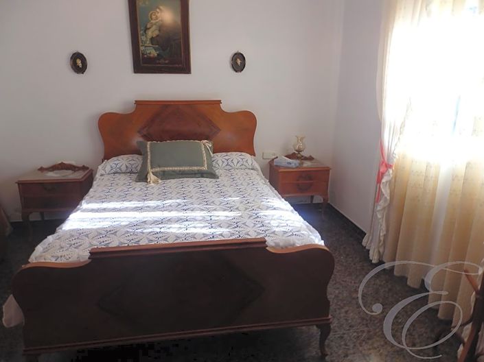 Image No.7-9 Bed Property for sale