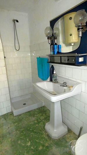 Image No.12-8 Bed Property for sale