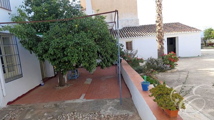 Image No.17-8 Bed Property for sale