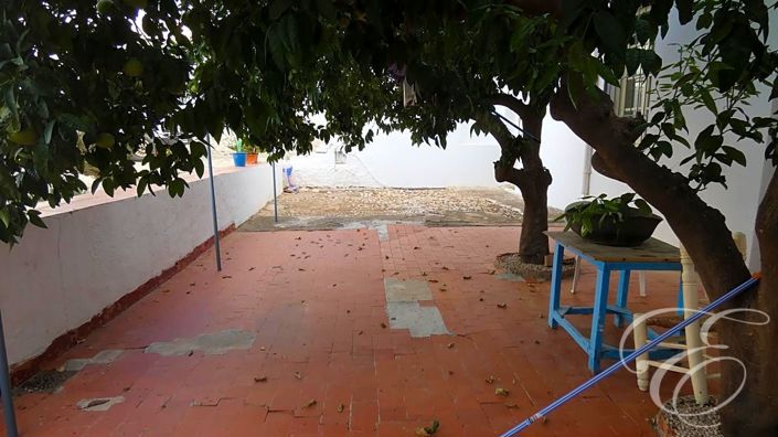 Image No.18-8 Bed Property for sale