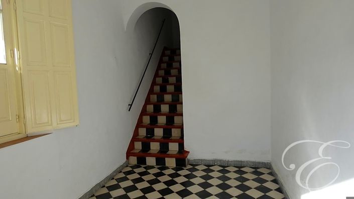 Image No.19-8 Bed Property for sale