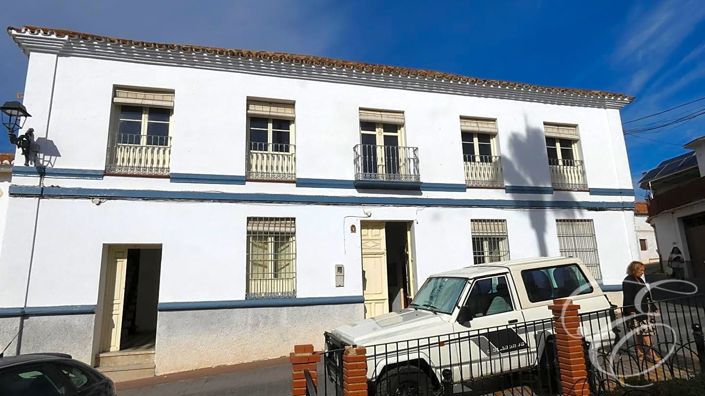 Image No.3-8 Bed Property for sale