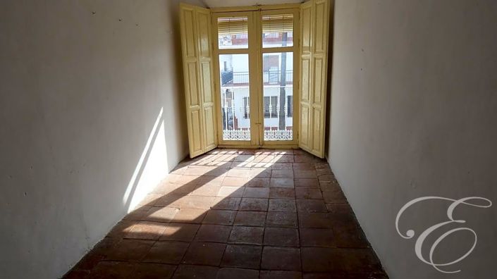 Image No.22-8 Bed Property for sale