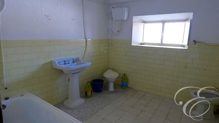 Image No.23-8 Bed Property for sale